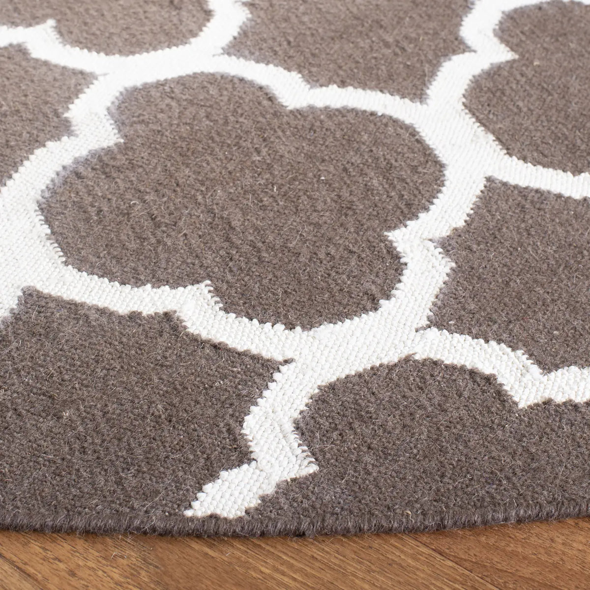 Safavieh Dhurries 7'-0" x 7'-0" Rug in Brown / Ivory