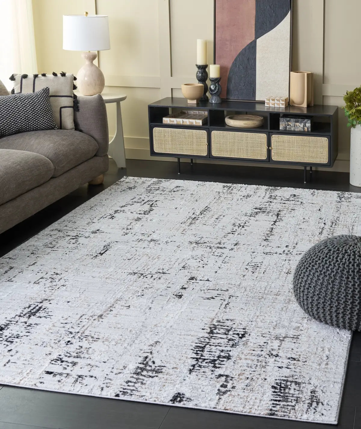 Safavieh Parker 6'-0" x 9'-0" Rug in Light Grey / Black