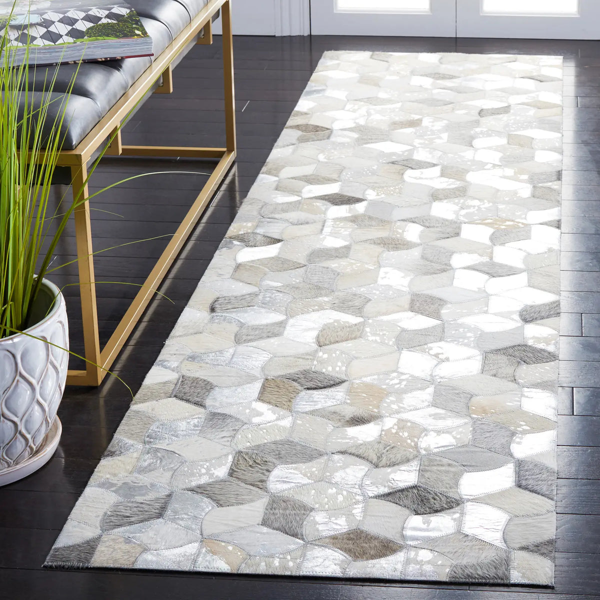 Safavieh Studio Leather 2'-3" x 9'-0" Rug in Ivory / Grey
