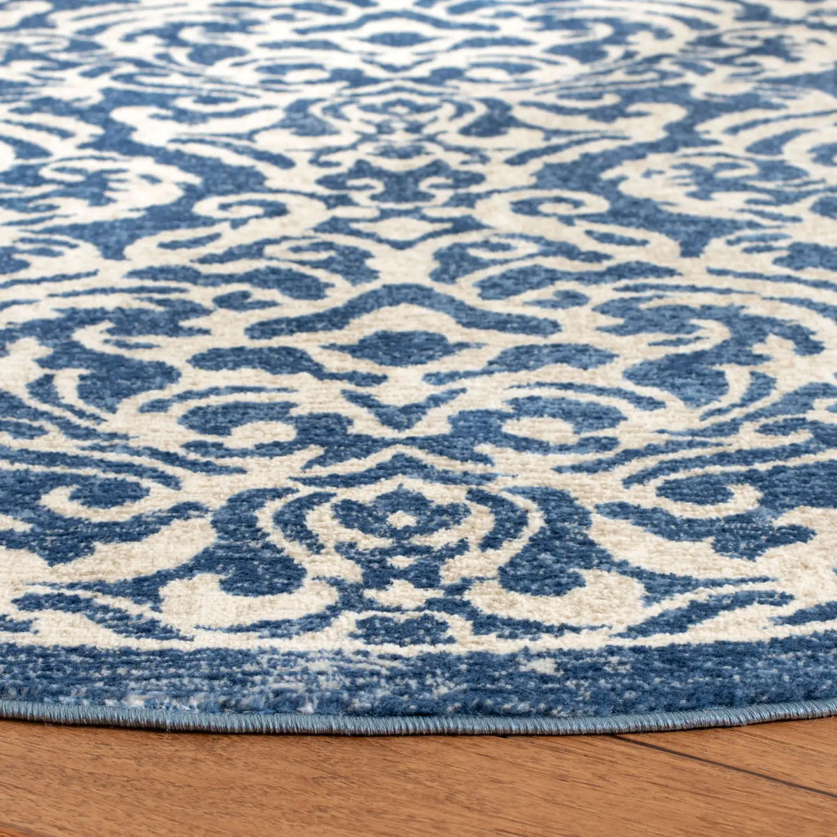 Safavieh Brentwood 5'-0" x 5'-0" Rug in Navy / Creme