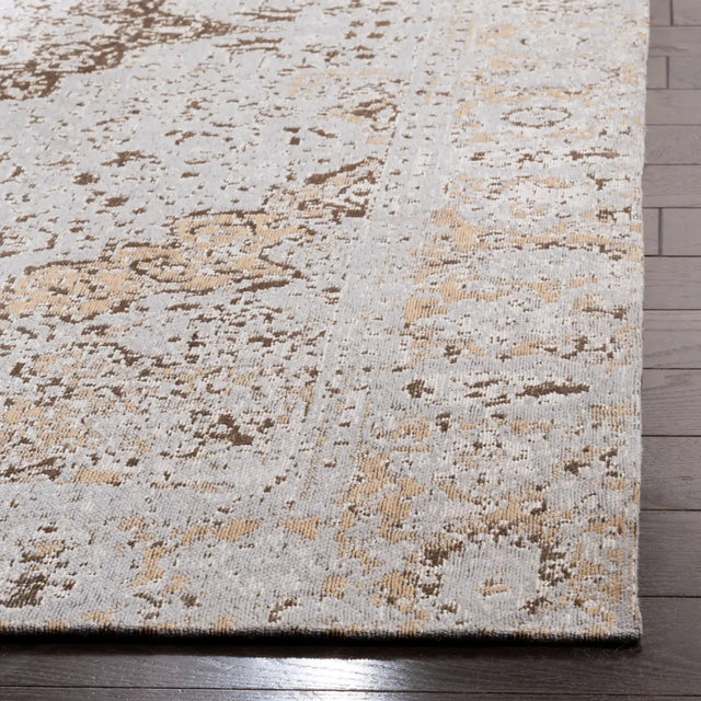 Safavieh Classic Vintage 5'-0" x 8'-0" Rug in Taupe