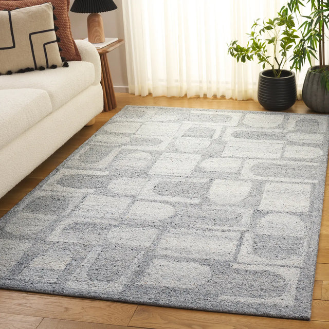 Safavieh Harvest 4'-0" x 6'-0" Rug in Silver / Grey