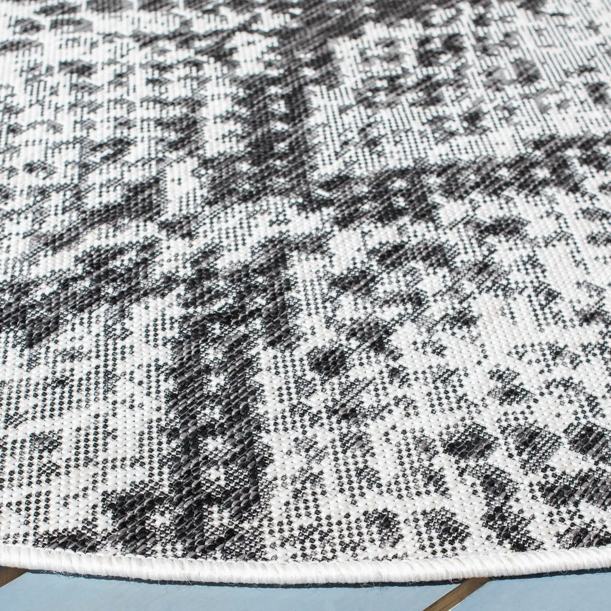 Safavieh Courtyard 6'-7" x 6'-7" Rug in Grey / Black
