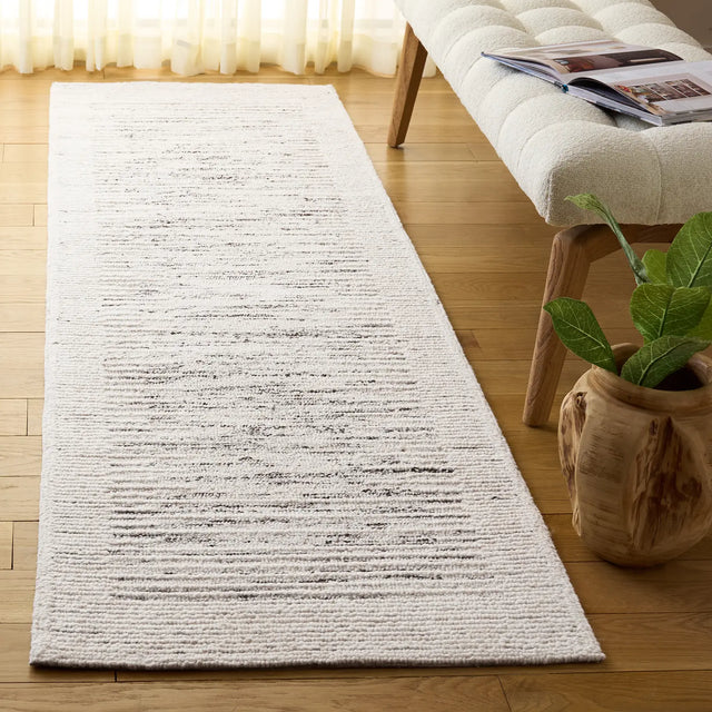 Safavieh Pine 2'-3" x 8'-0" Rug in Natural / Ivory
