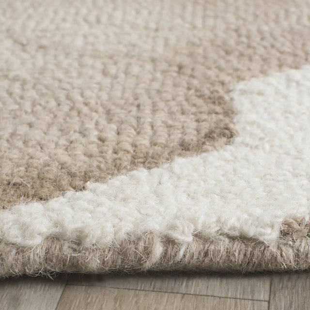 Safavieh Dip Dye 7'-0" x 7'-0" Rug in Beige / Ivory