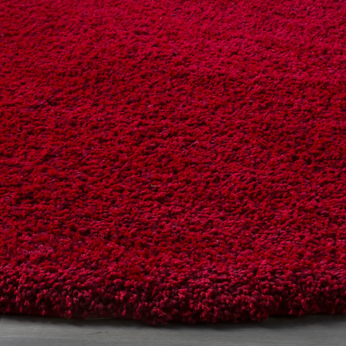 Safavieh Santa Monica Shag 6'-7" x 6'-7" Rug in Red