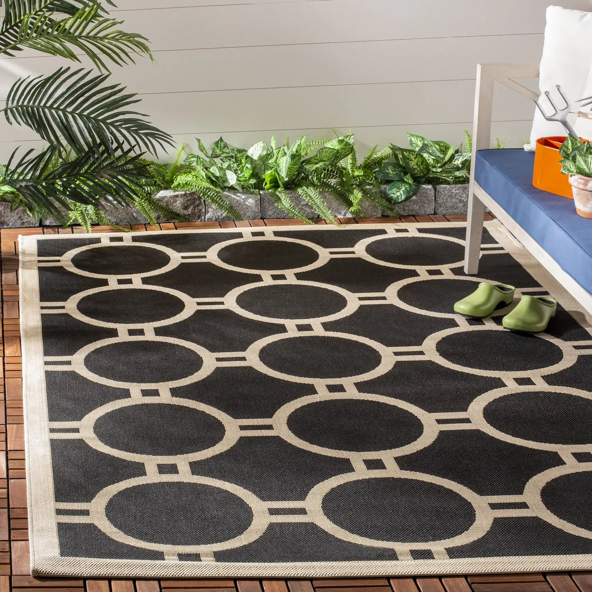 Safavieh Courtyard 4'-0" x 5'-7" Rug in Black / Beige
