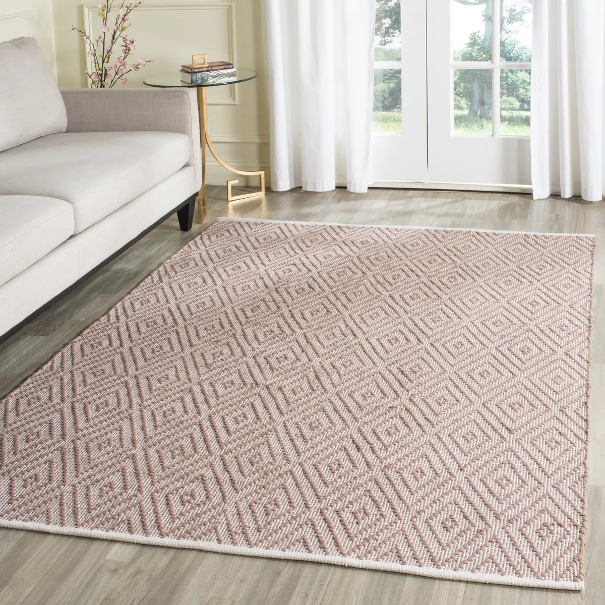 Safavieh Montauk 5'-0" x 7'-0" Rug in Beige / Ivory