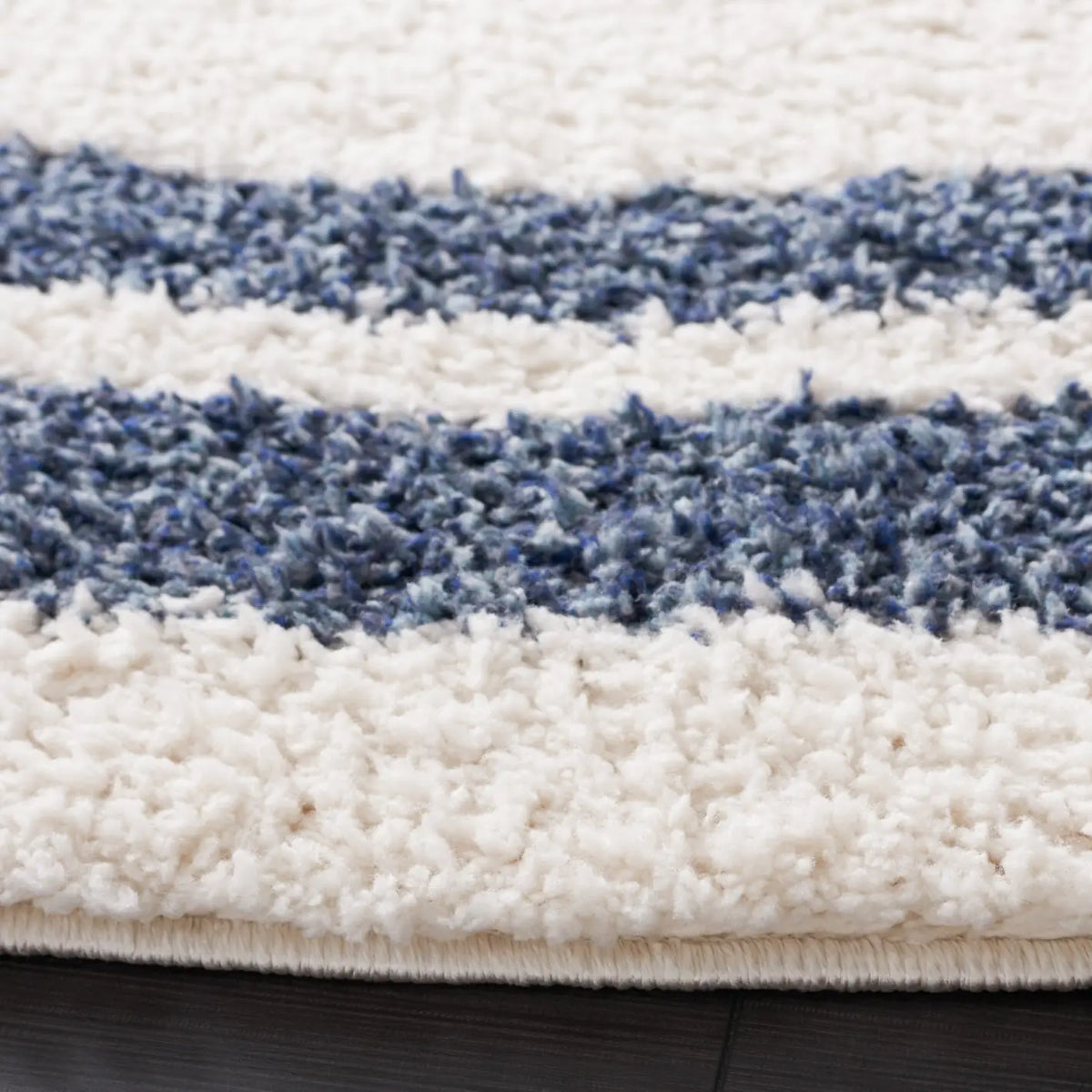 Safavieh Calico Shag 6'-7" x 6'-7" Rug in Ivory / Blue