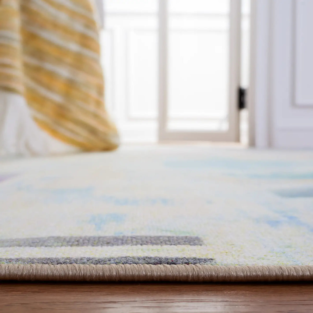 Safavieh Paint Brush 4'-4" x 6'-0" Rug in Blue / Ivory