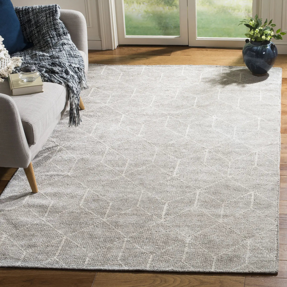 Safavieh Stone Wash 5'-0" x 8'-0" Rug in Silver