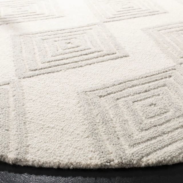 Safavieh Blossom 6'-0" x 6'-0" Rug in Ivory / Silver