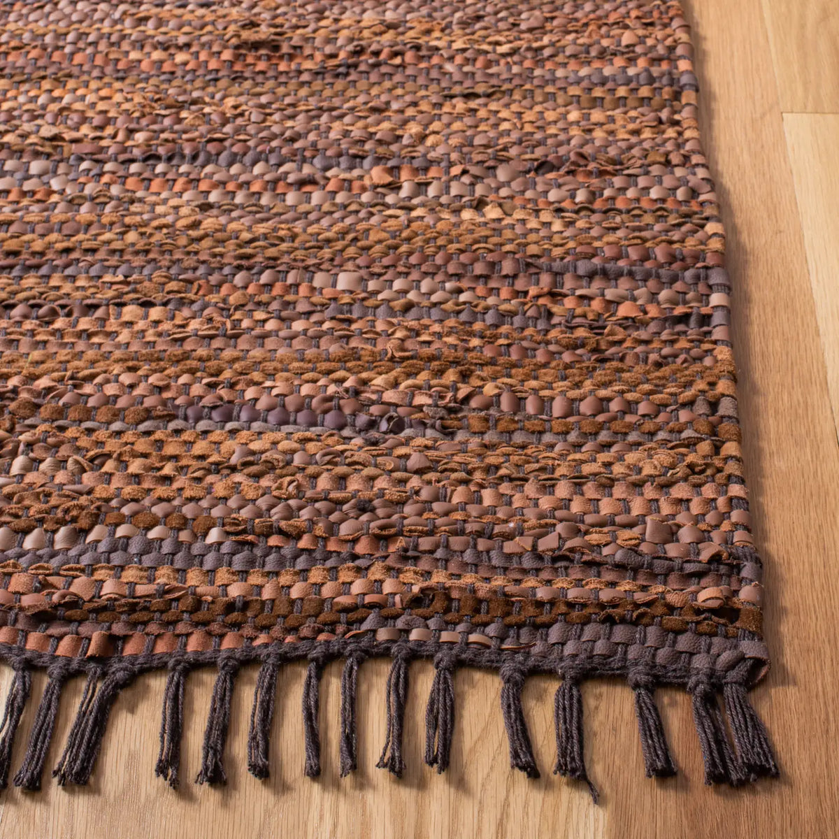 Safavieh Vintage Leather 4'-0" x 6'-0" Rug in Light Brown