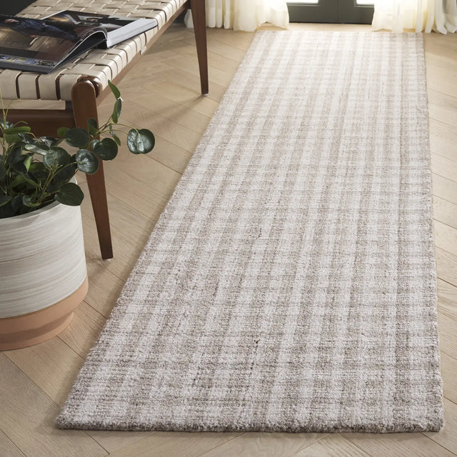Safavieh Ebony 2'-3" x 9'-0" Rug in Beige / Ivory