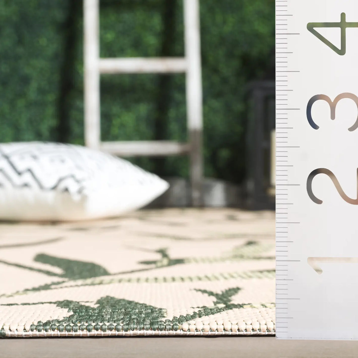 Safavieh Courtyard 4'-0" x 5'-7" Rug in Beige / Sweet Pea