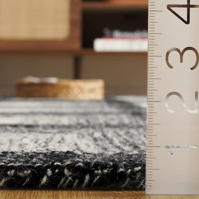 Safavieh Metro 4'-0" x 6'-0" Rug in Charcoal / Ivory