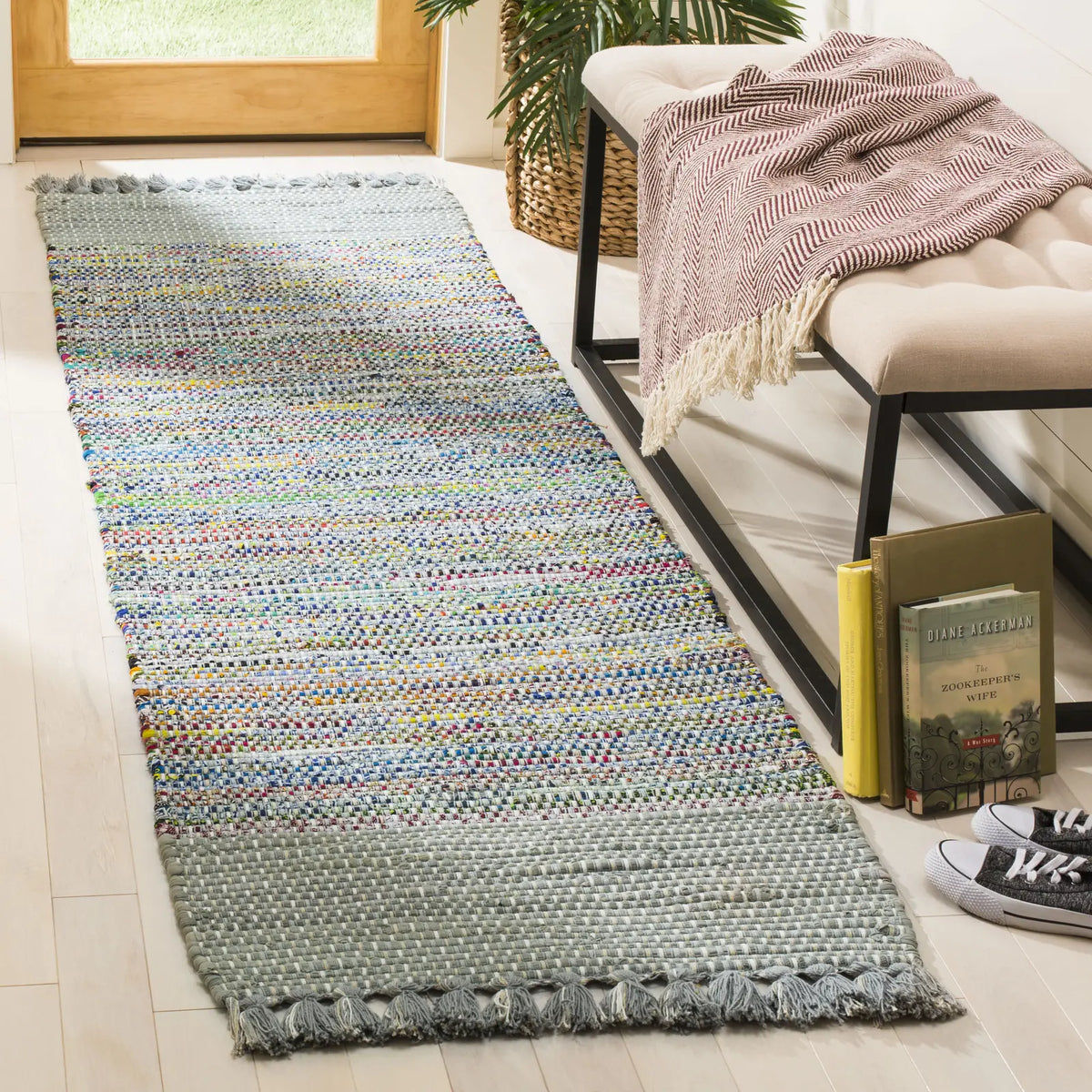 Safavieh Montauk 2'-3" x 8'-0" Rug in Grey / Multi