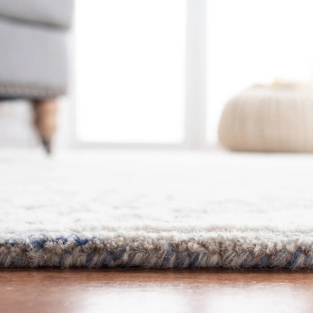 Safavieh Glamour 5'-0" x 8'-0" Rug in Blue / Ivory