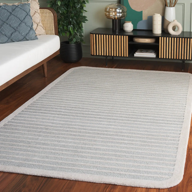 Safavieh Ebony 4'-0" x 6'-0" Rug in Light Blue / Ivory