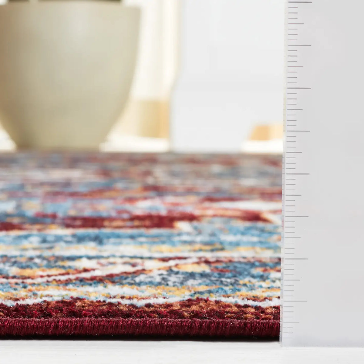 Safavieh Bayside 4'-0" x 6'-0" Rug in Blue / Red