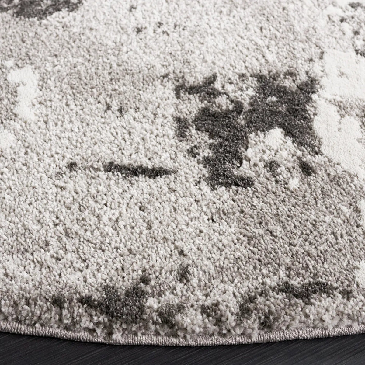 Safavieh Century 300 6'-7" x 6'-7" Rug in Grey / Ivory