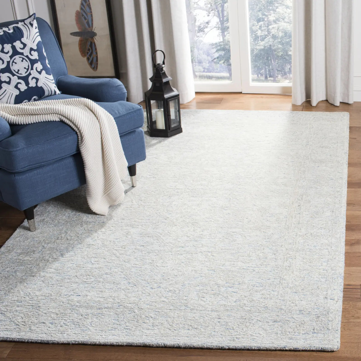 Safavieh Glamour 4'-0" x 6'-0" Rug in Blue / Ivory