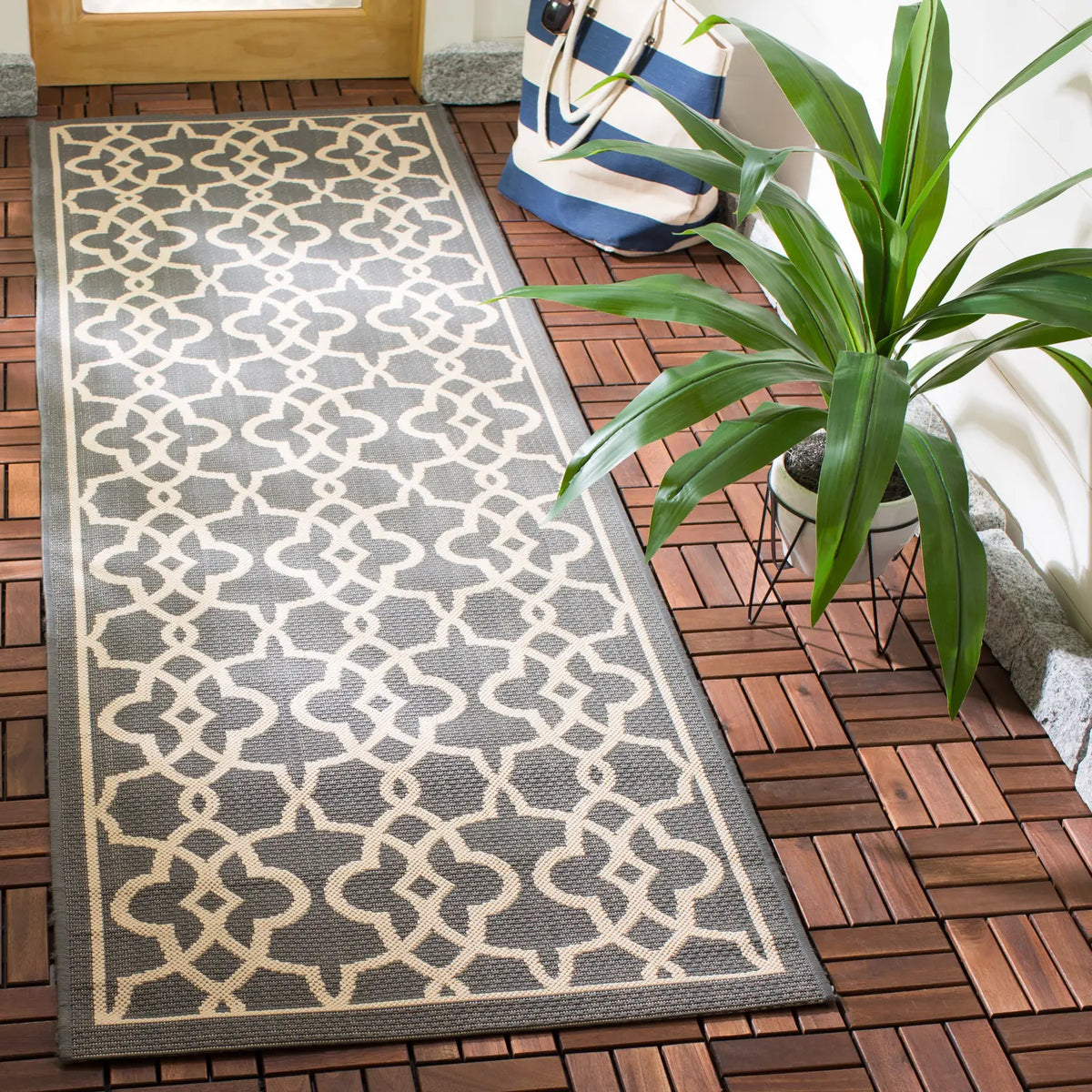 Safavieh Courtyard 2'-7" x 8'-2" Rug in Grey / Beige