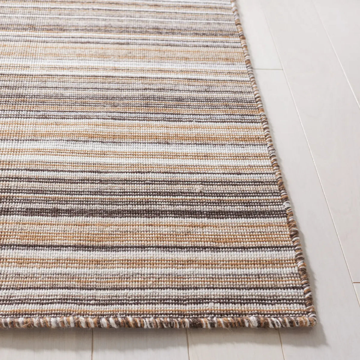Safavieh Kilim 4'-0" x 6'-0" Rug in Brown / Yellow