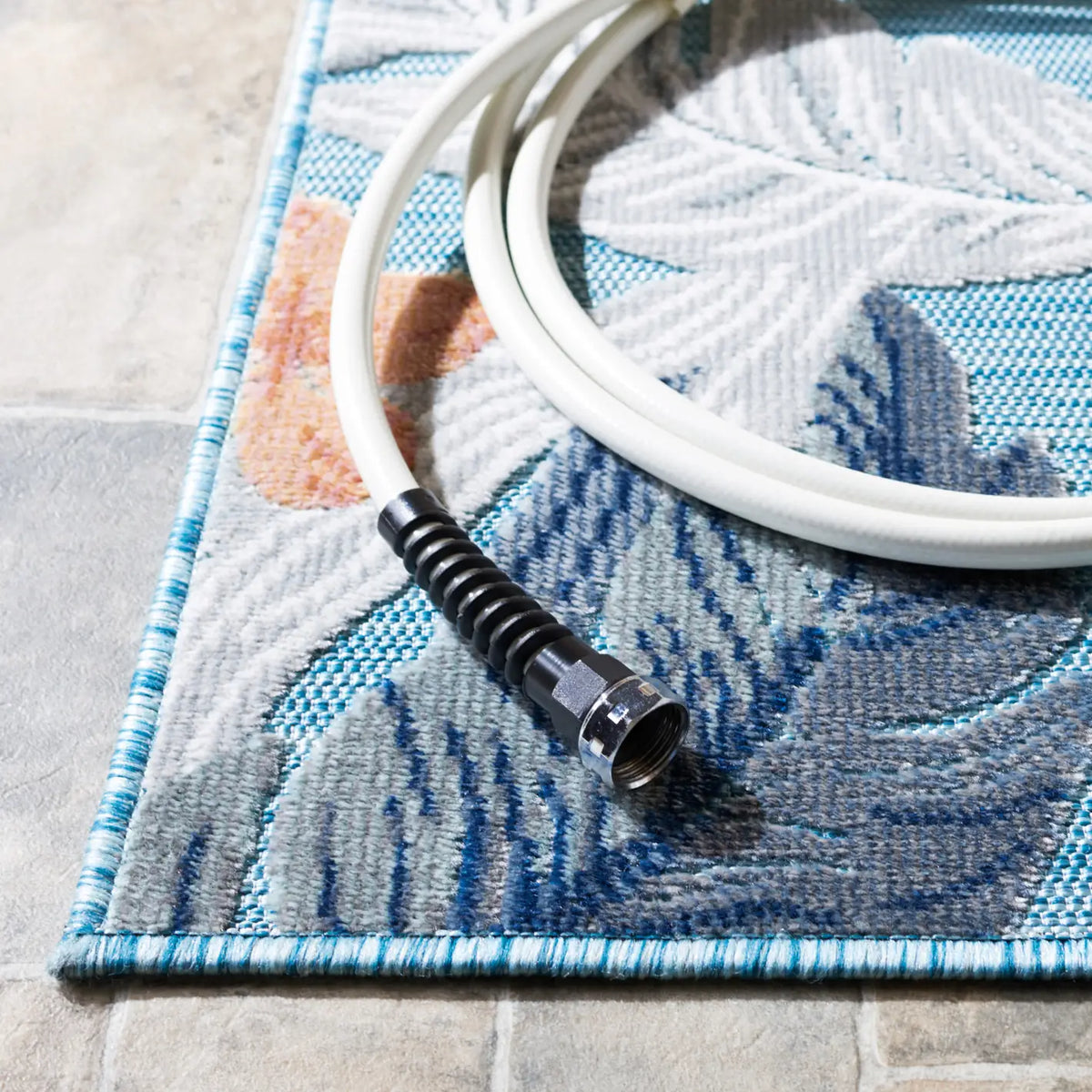 Safavieh Cabana 4'-0" x 6'-0" Rug in Blue / Grey