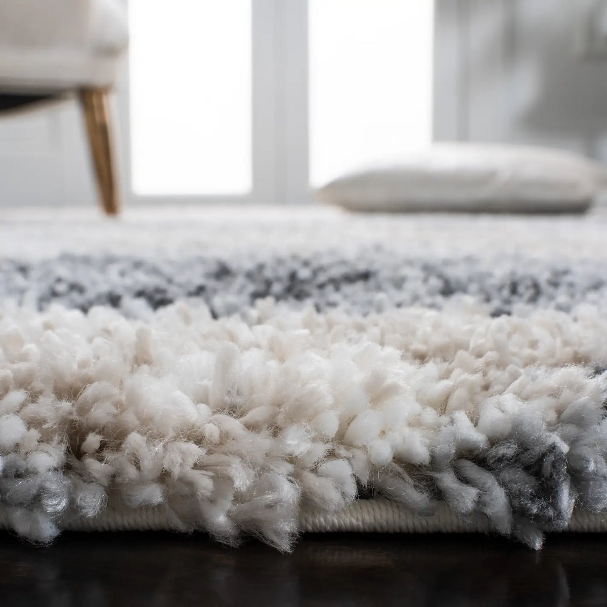 Safavieh Fontana Shag 800 4'-0" x 6'-0" Rug in Grey / Ivory