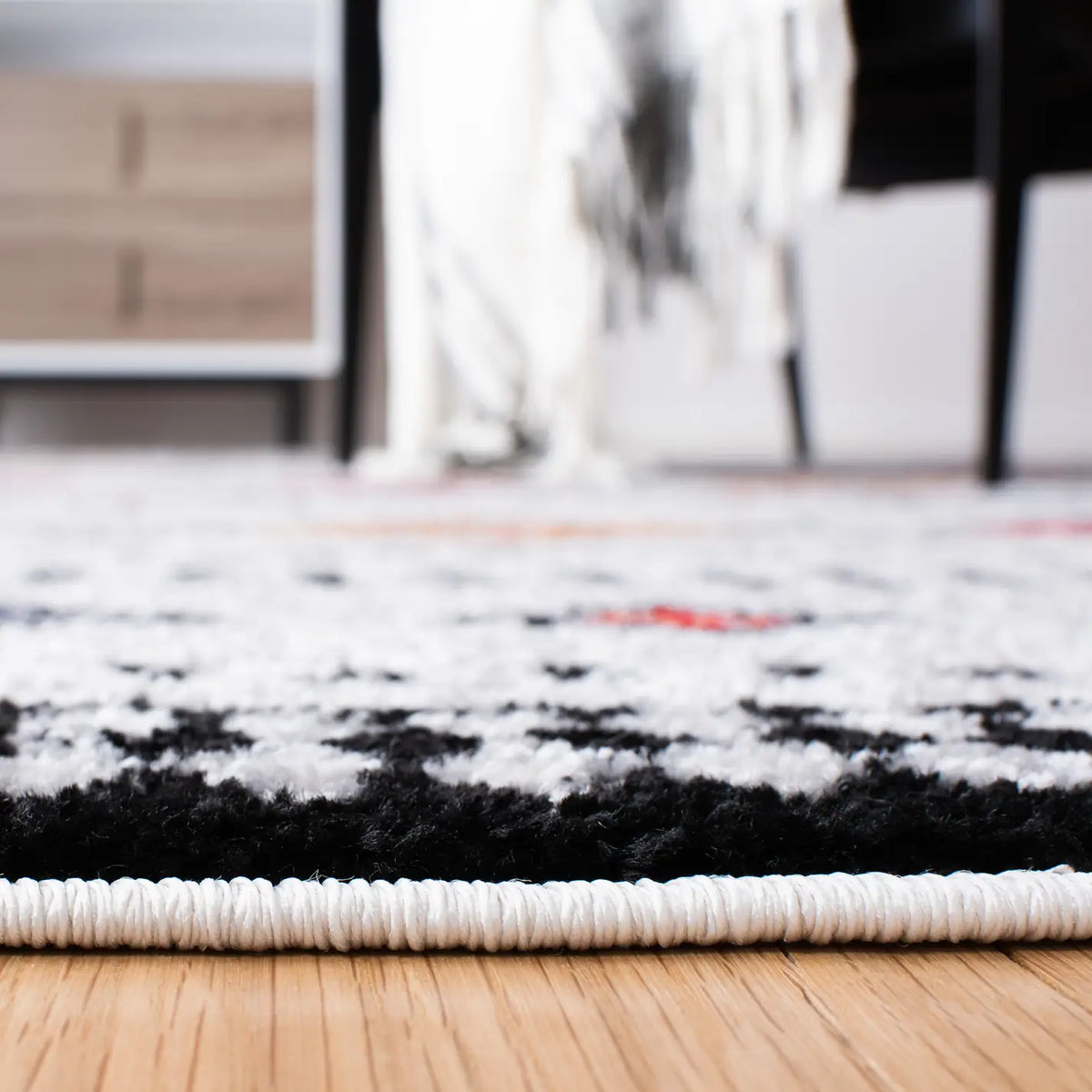 Safavieh Adirondack 4'-0" x 6'-0" Rug in Light Grey / Black