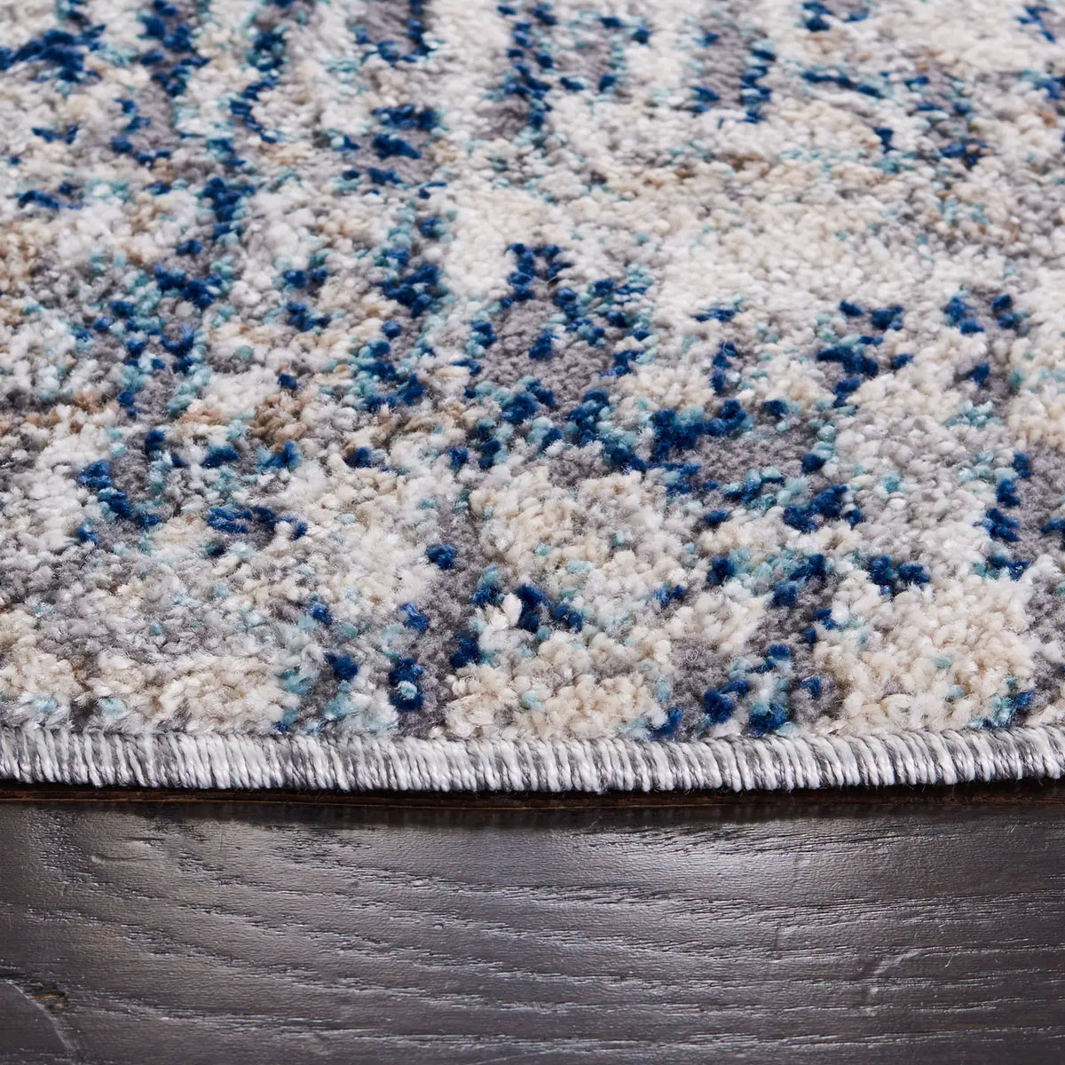 Safavieh Aston 6'-7" x 6'-7" Rug in Grey / Navy