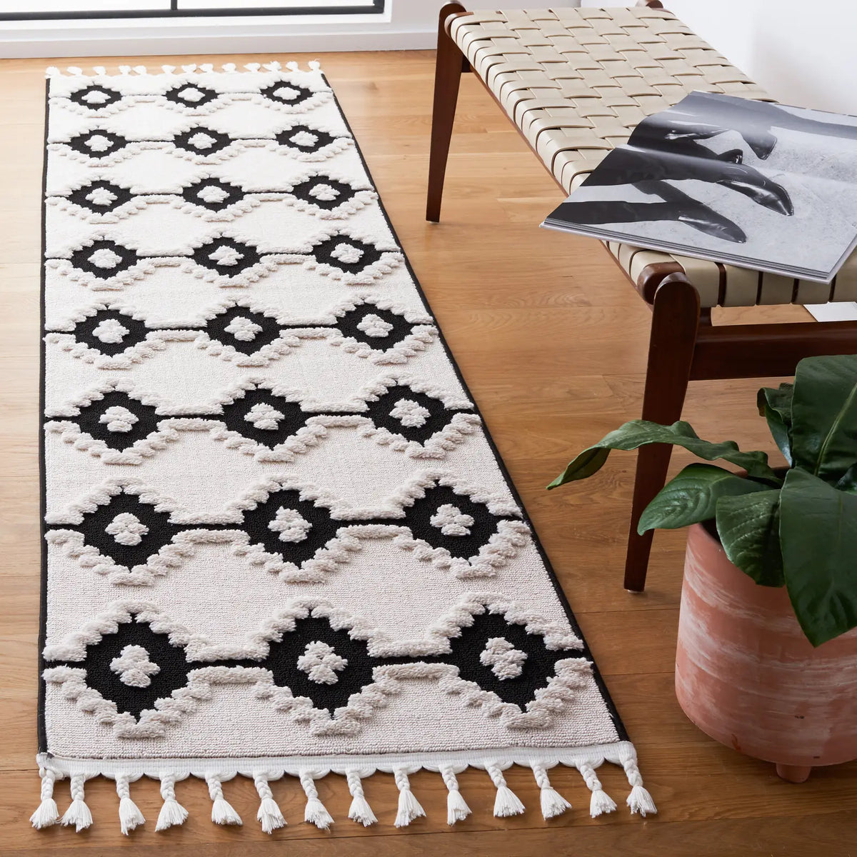Safavieh Marrakesh 2'-2" x 8'-0" Rug in Ivory / Anthracite