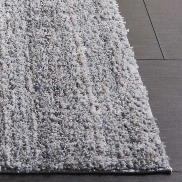 Safavieh Everett Shag 4'-0" x 6'-0" Rug in Grey / Beige