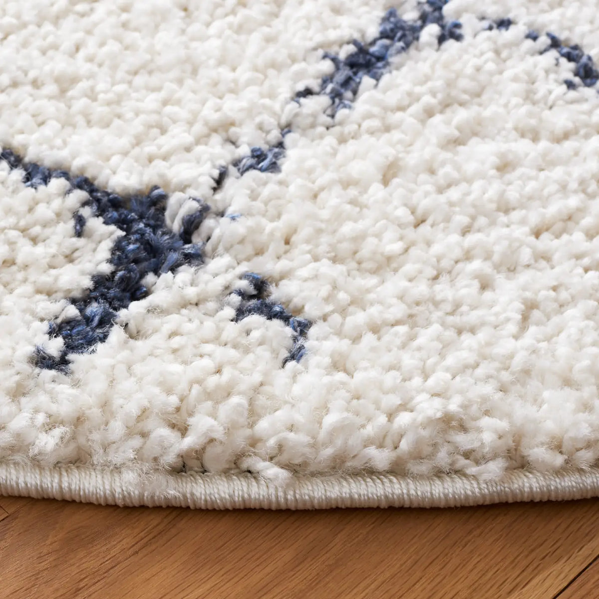 Safavieh Berber Shag 5'-1" x 5'-1" Rug in Ivory / Dark Grey