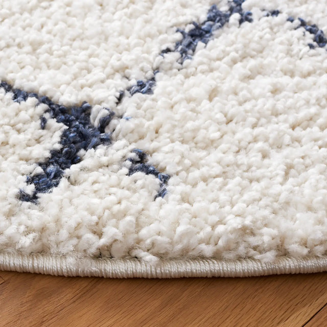 Safavieh Berber Shag 5'-1" x 5'-1" Rug in Ivory / Dark Grey