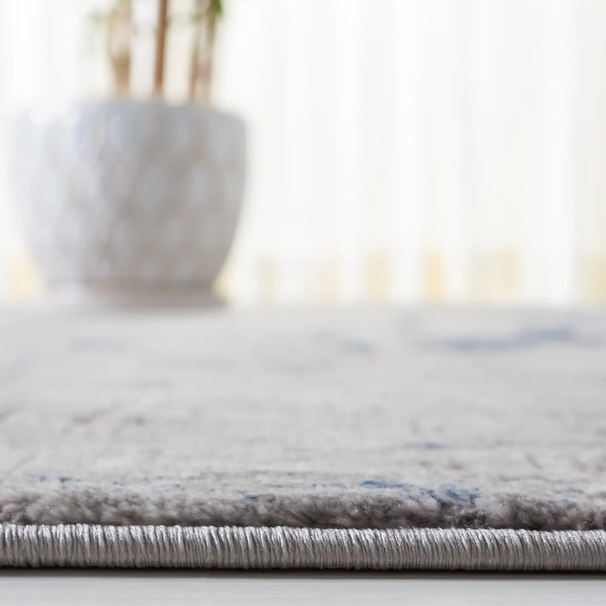Safavieh Meadow 100 4'-0" x 6'-0" Rug in Grey / Blue