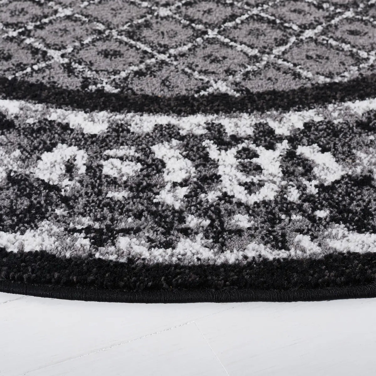 Safavieh Adirondack 6'-0" x 6'-0" Rug in Black / Silver