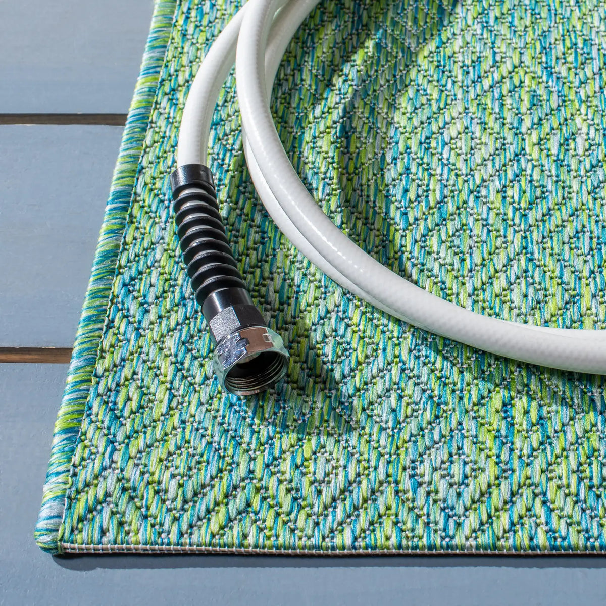 Safavieh Courtyard 4'-0" x 5'-7" Rug in Green / Blue