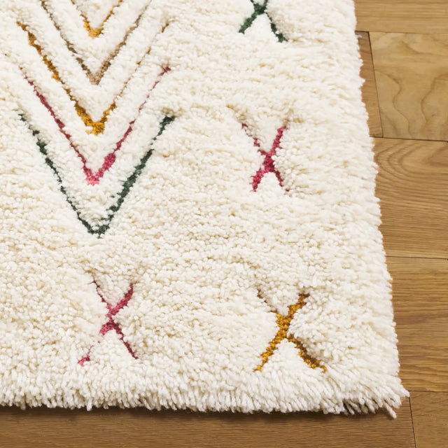 Safavieh Casablanca 4'-0" x 6'-0" Rug in Ivory / Pink