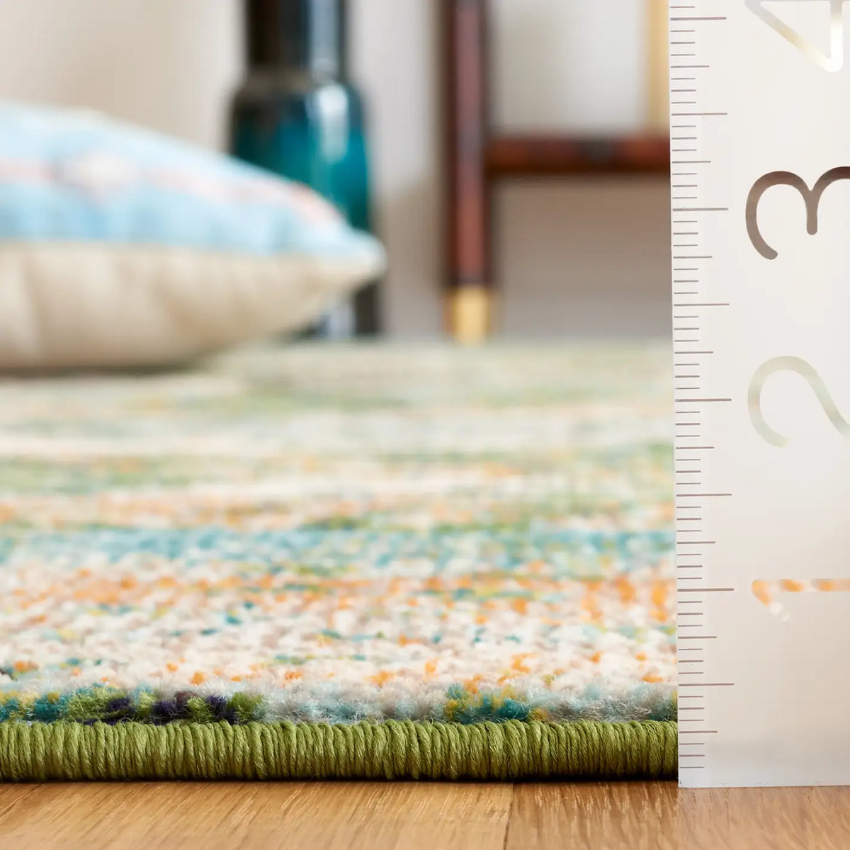 Safavieh Madison 4'-0" x 6'-0" Rug in Green / Rust