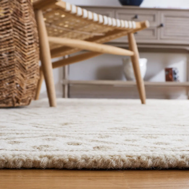 Safavieh Metro 4'-0" x 6'-0" Rug in Ivory / Sage