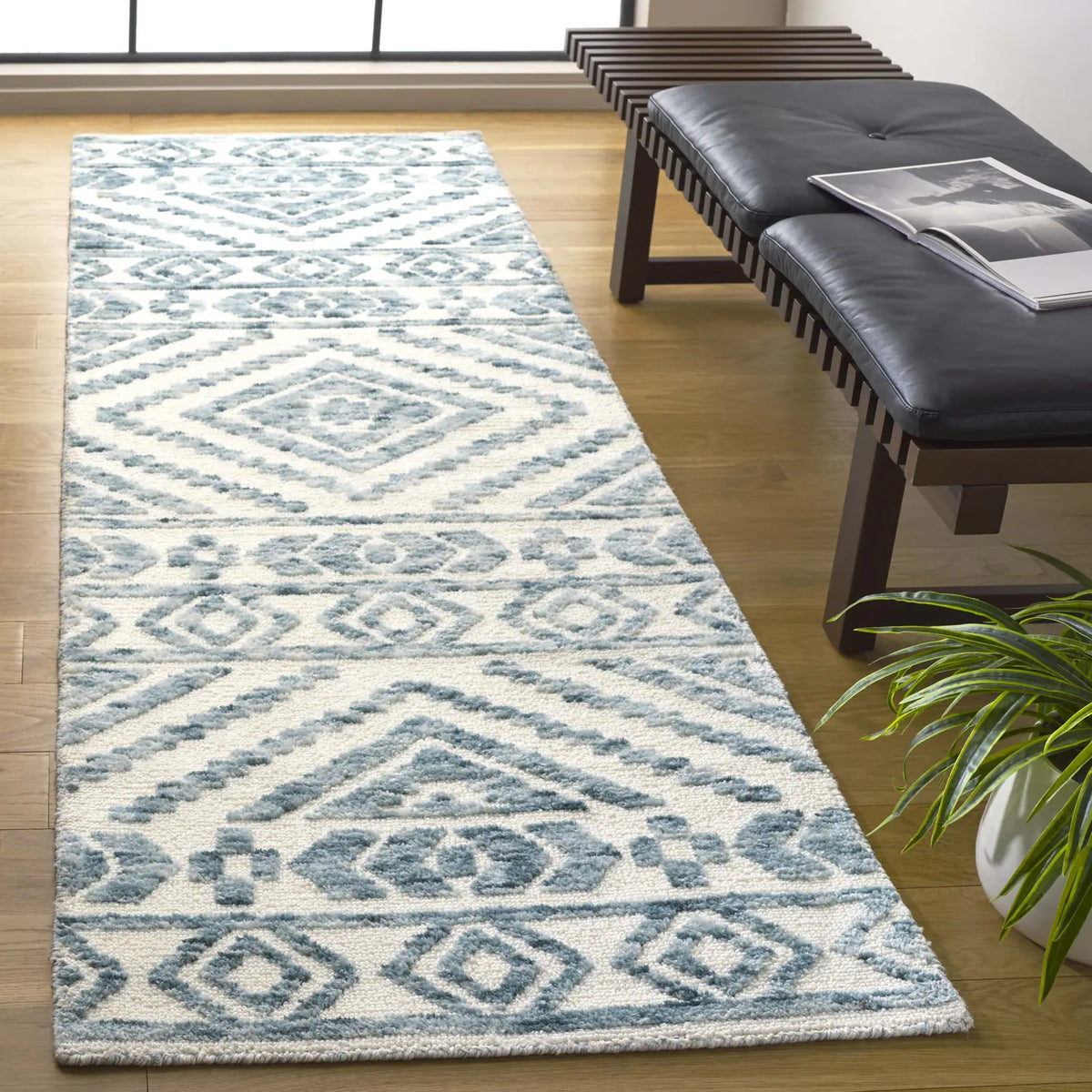 Safavieh Audrey 2'-6" x 8'-0" Rug in Ivory / Blue