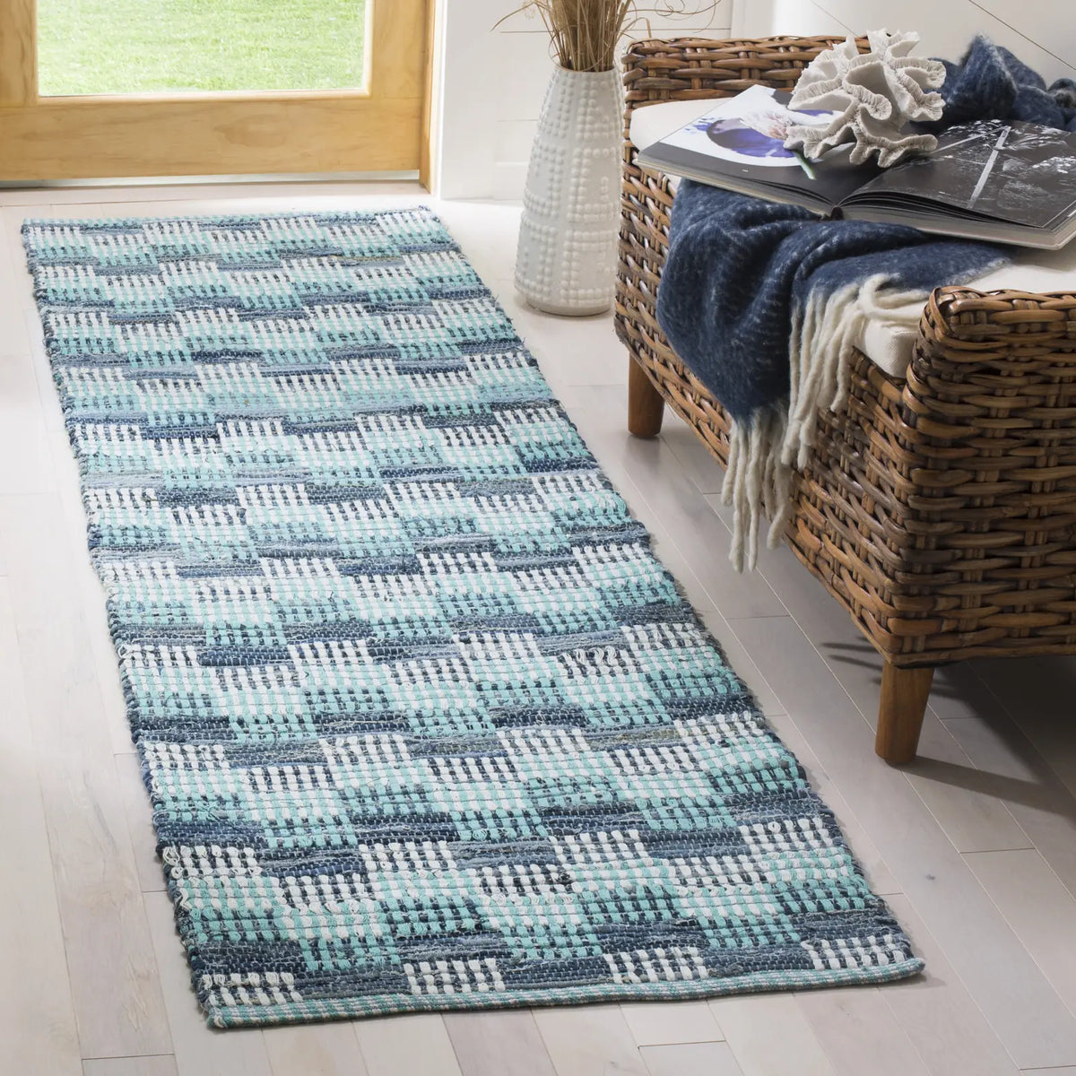 Safavieh Montauk 2'-3" x 6'-0" Rug in Turquoise / Multi