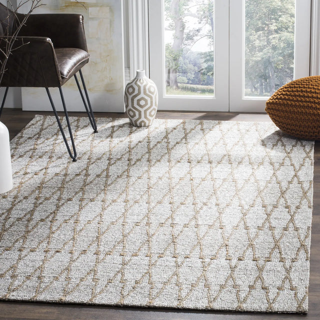 Safavieh Cape Cod 4'-0" x 6'-0" Rug in Silver / Natural