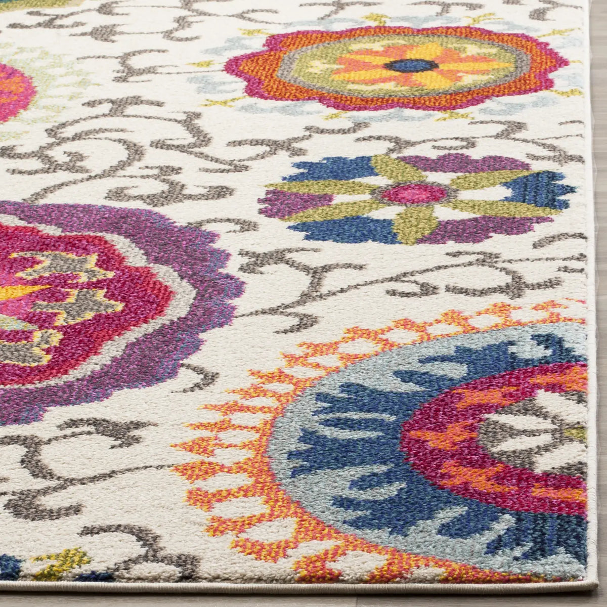 Safavieh Monaco 5'-1" x 7'-7" Rug in Ivory / Multi