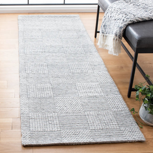 Safavieh Marbella 2'-3" x 8'-0" Rug in Light Grey