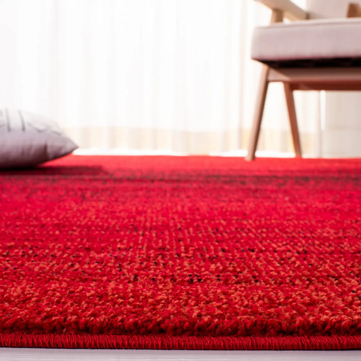Safavieh Adirondack 4'-0" x 6'-0" Rug in Red / Black