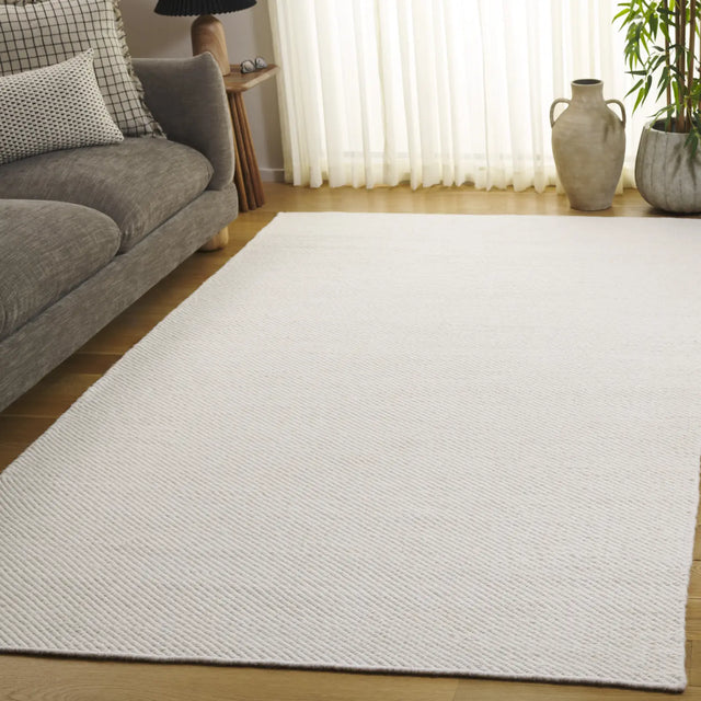 Safavieh Vermont 4'-0" x 6'-0" Rug in Ivory