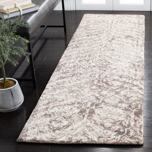 Safavieh Restoration Vintage 2'-3" x 8'-0" Rug in Beige / Ivory